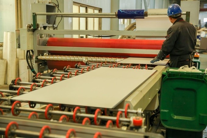 Qingdao Shinerising Glass Co., Ltd línea de producción de fábrica