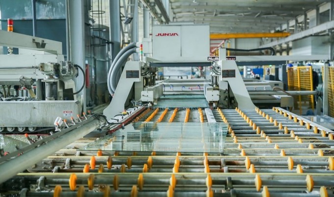 Qingdao Shinerising Glass Co., Ltd línea de producción de fábrica