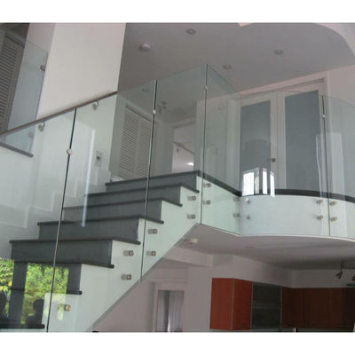 Vidrio templado con una superficie y una superficie conformes