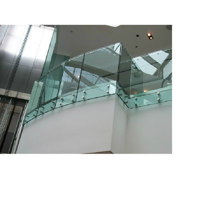 Vidrio templado con una superficie y una superficie conformes