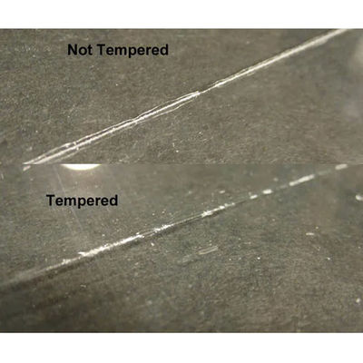 Vidrio templado con una superficie y una superficie conformes
