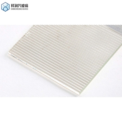 Trabajo de borde pulido plano de vidrio laminado de cerco de patrón de vidrio con nervaduras 6mm 8mm 10mm 12mm