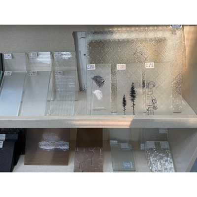 Vidrio tinto templable para ventanas de figuras gruesas y tabiques de pared personalizados