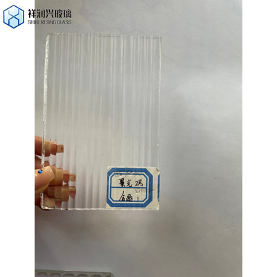 Vidrio con figuras blancas de 5 mm Aqualite Gran Net Traingless Cuadrados irregulares Hishicross