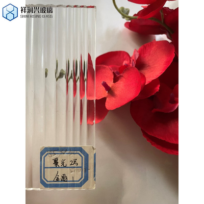 Vidrio con figuras blancas de 5 mm Aqualite Gran Net Traingless Cuadrados irregulares Hishicross