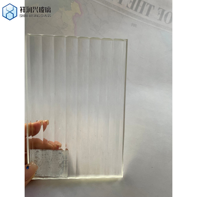 Vidrio con figuras blancas de 5 mm Aqualite Gran Net Traingless Cuadrados irregulares Hishicross