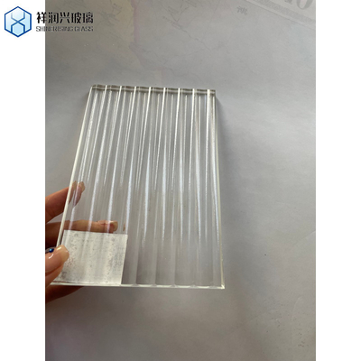Vidrio con figuras blancas de 5 mm Aqualite Gran Net Traingless Cuadrados irregulares Hishicross