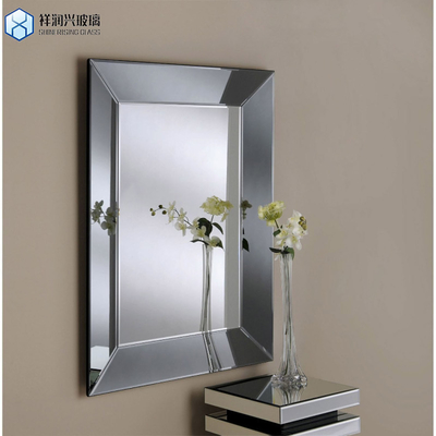 Espejo de aluminio de vidrio plateado de superficie plana en estilo simple para la demanda B2B