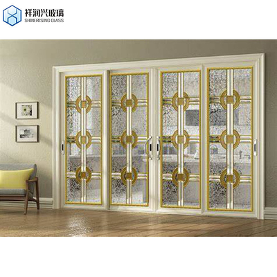 Vidrio laminado con figuras de vidrio configurado para el procesamiento de vidrio en un solo baño de vidrio