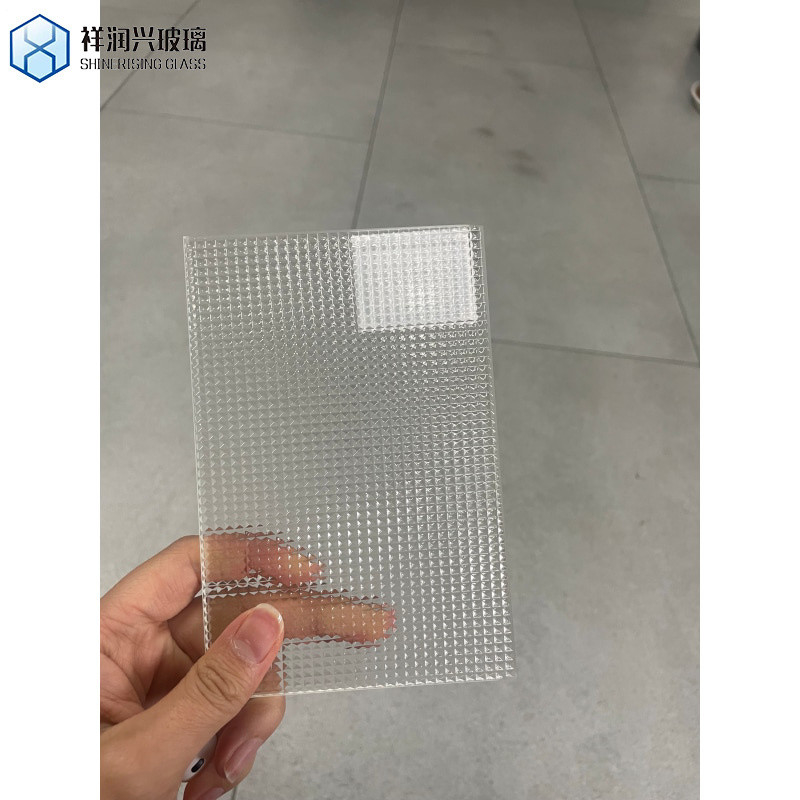 4 mm Moru Flora Millenium Wave Diamante Cubo de agua de lluvia de bajo hierro Calidad templada Vidrio con patrón para ventana